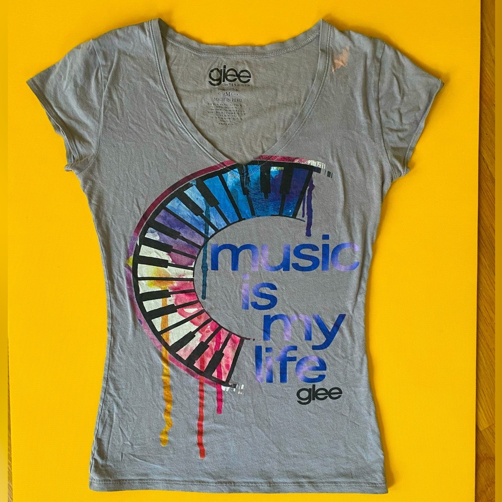 Glee Official Fitted T-Shirt ‘Music Is My Life’ Size Medium Vintage 2010
